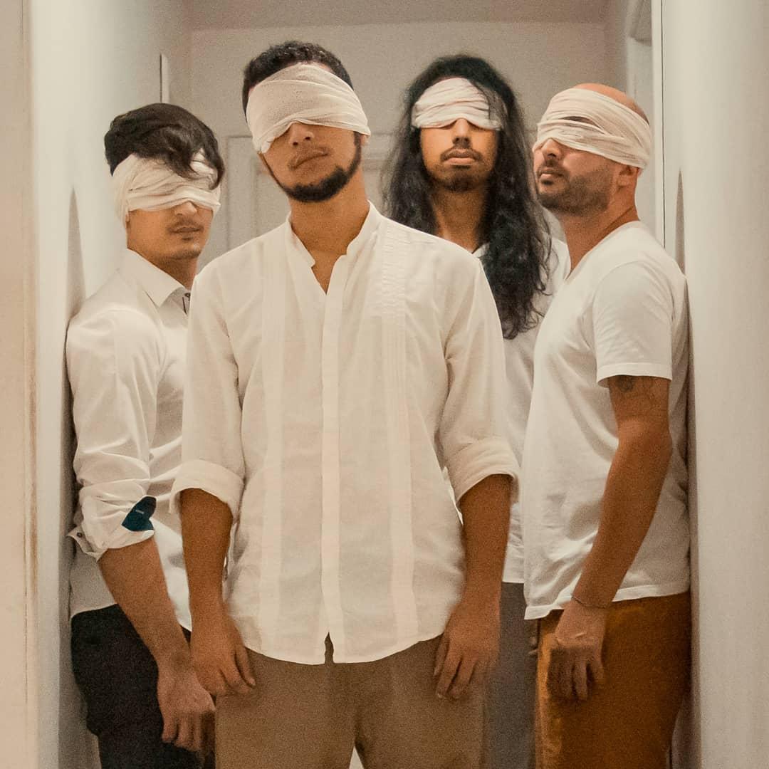 Conheça a banda Mirrors Room e seus múltiplos reflexos