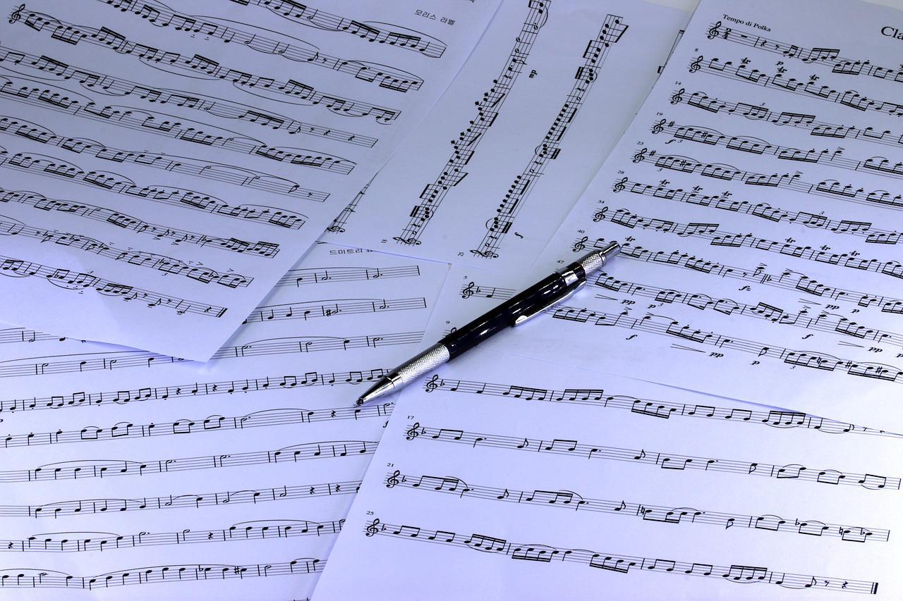 Justiça brasileira obriga plataformas de streaming a destacarem autores e compositores