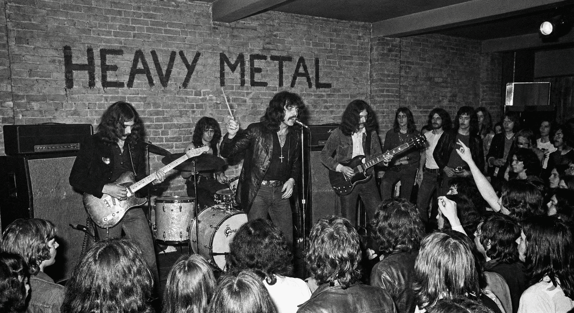 A Origem do Termo 'Heavy Metal' e Suas Curiosas Raízes Literárias