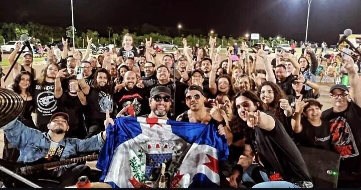 Punhos com o público depois de um show