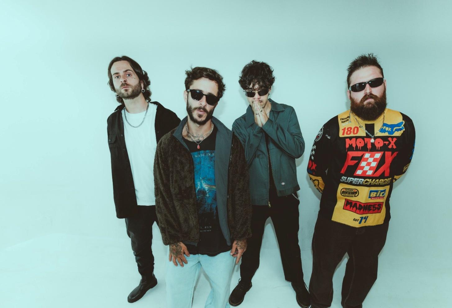 brøken: A Banda de Balneário Camboriú que Inventou o "Emocore Rajada", e Está de Volta com "recomeçar"